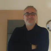 Derrière le miroir