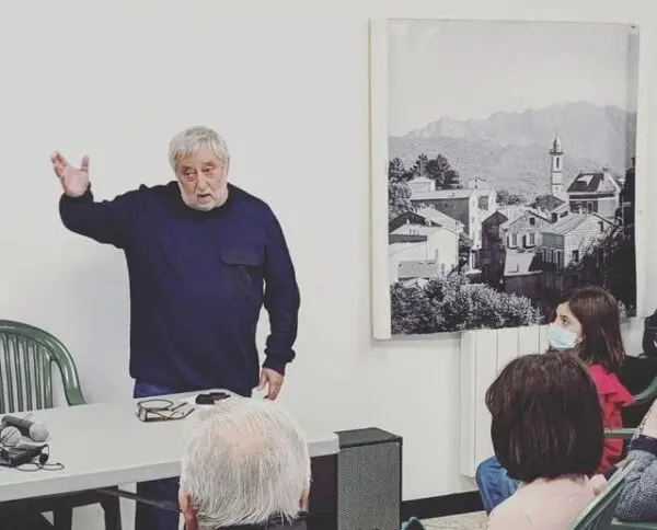 A l’ombre de l’école - L'itinéraire surprenant d'un presque illettré