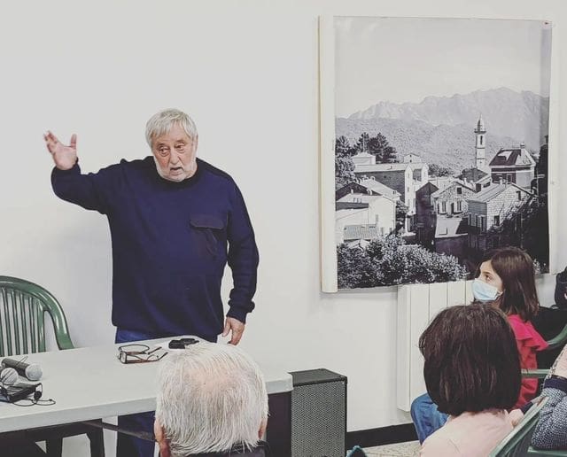 A l’ombre de l’école - L'itinéraire surprenant d'un presque illettré
